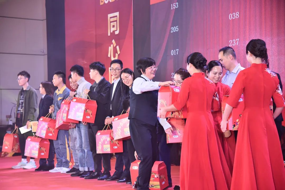 同心同德 共創共贏｜葆德控股集團2022迎新年會虎力全開，勢在必燃！