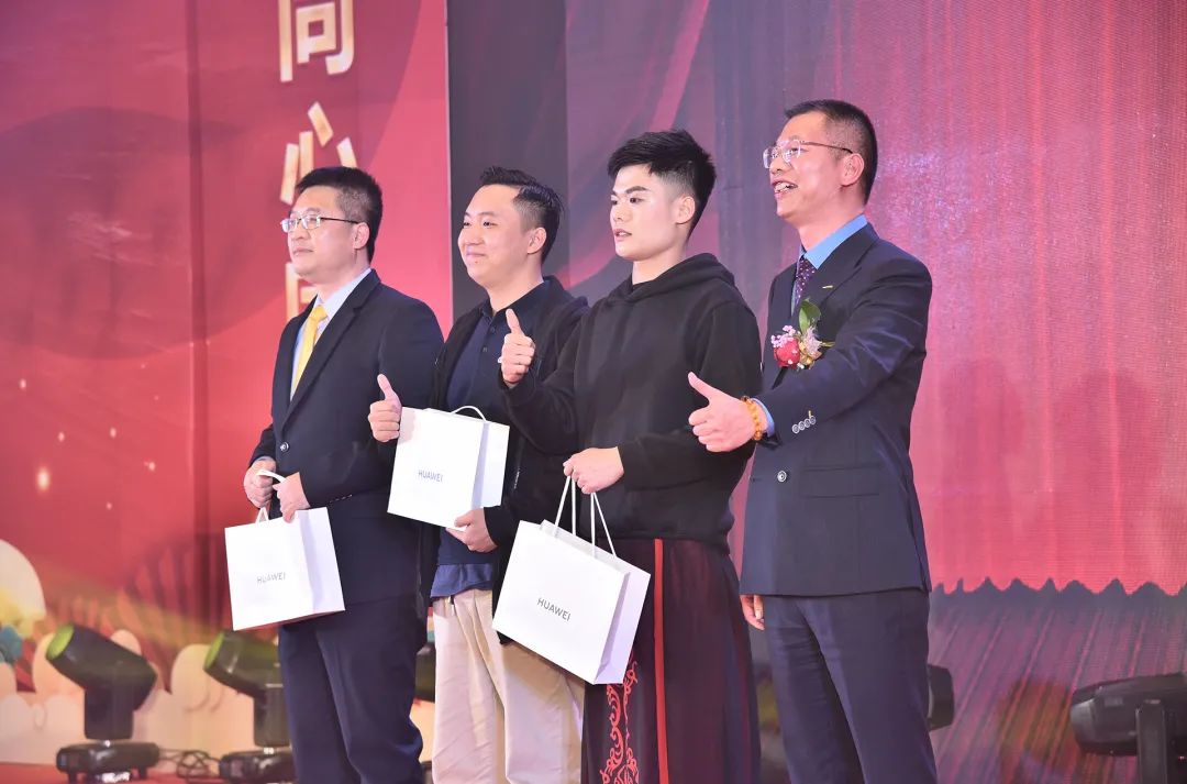 同心同德 共創共贏｜葆德控股集團2022迎新年會虎力全開，勢在必燃！