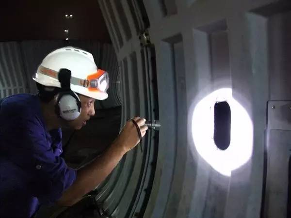 螺桿空壓機2.jpg 螺桿空壓機2.jpg